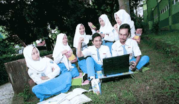 menyenangkan elearning SMAN 1 Geger